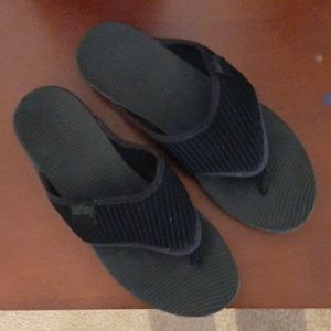 Black Fit Flops